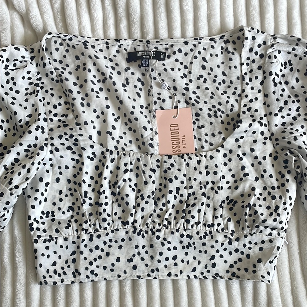 Missguided Black and White Crop Blouse with Ruched Short Sleeves